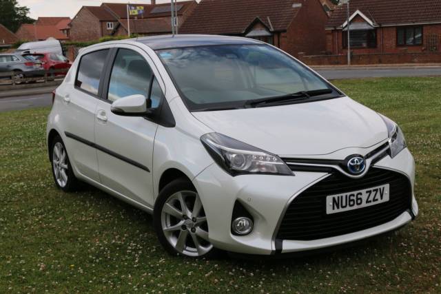 Toyota Yaris 1.5 Hybrid Excel TSS 5dr CVT Hatchback Hybrid White